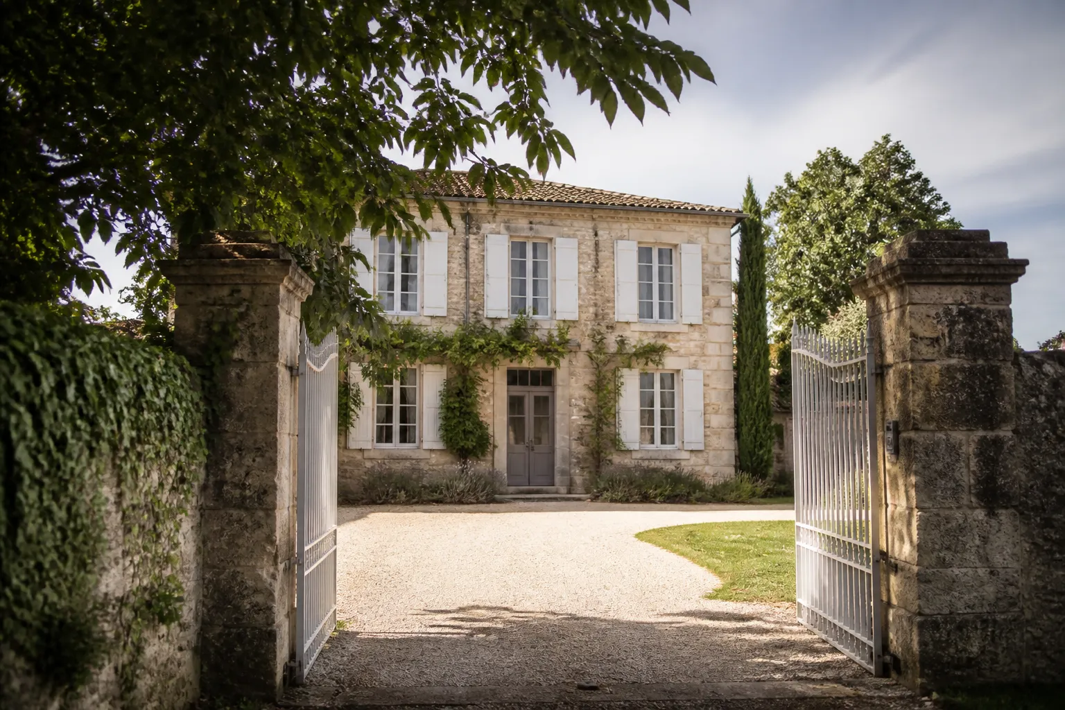 Maison ancienne mise en vente, facade de caractere, en Gironde.