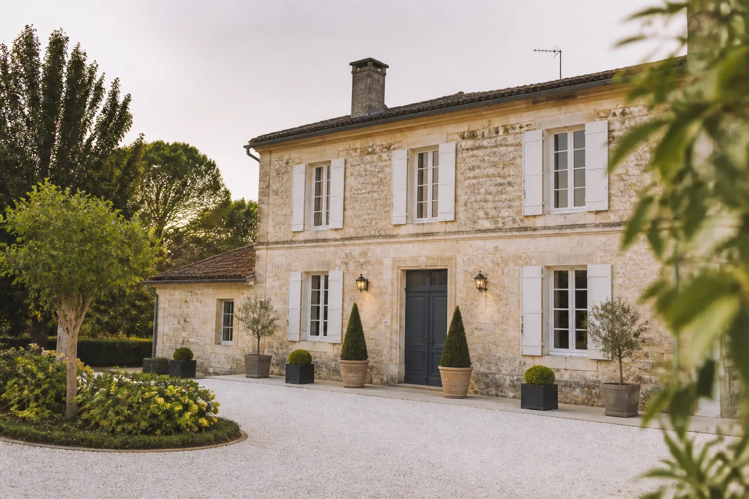 Maison ancienne en pierre, en Gironde.
